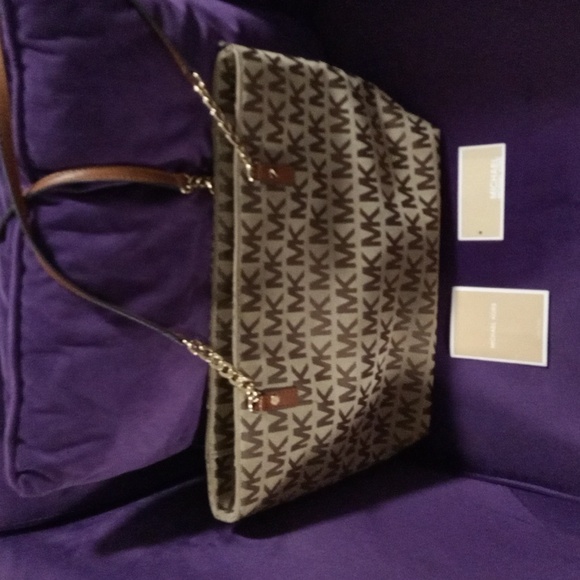 Beautiful jet set chain purse. - Picture 6 of 7